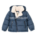 High-fashion varsity kids atacado roupas de inverno